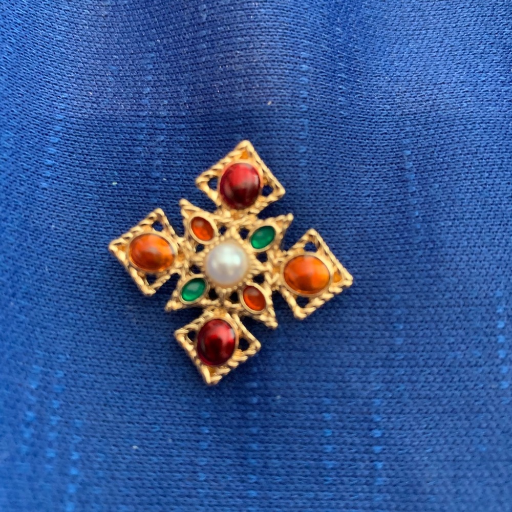 Red, orange, green and gold snap